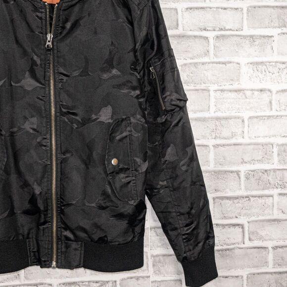 Rough Trade Gear Men's Black Camo Bomber Jacket in Size Small - Picture 8 of 8